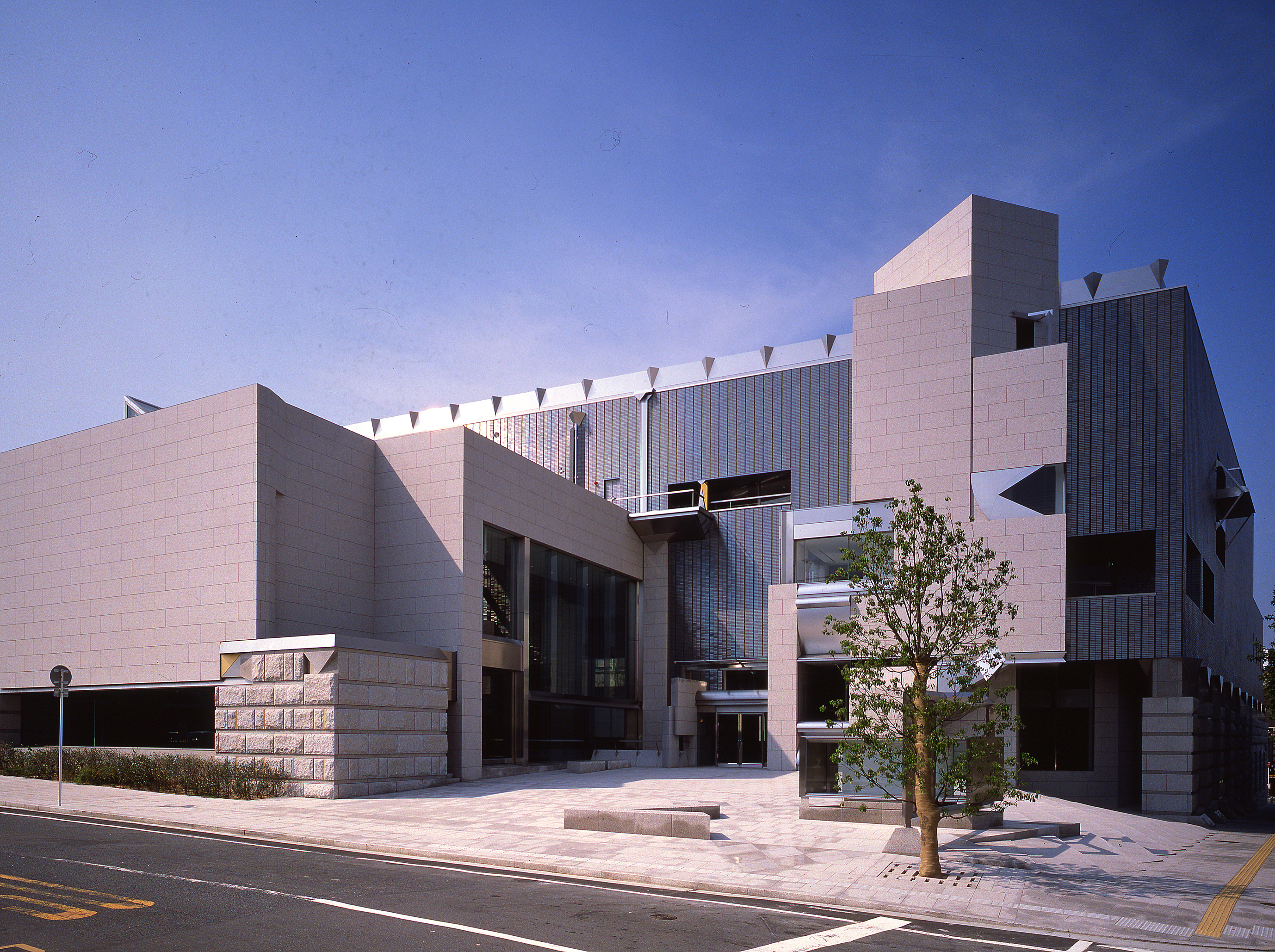 ミュージアム展示ガイドアプリ「ポケット学芸員」が岡山県立美術館に